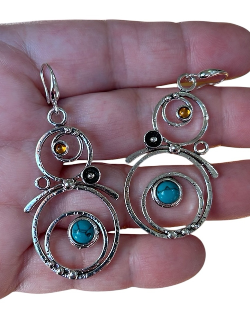 New Silver Modern Design Earring - Picture 2 of 8